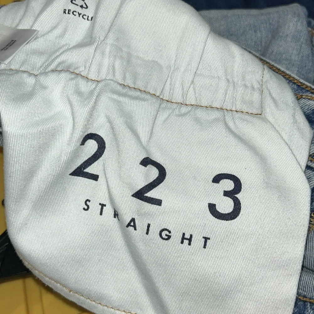 EUC Lucky Brand 40 x 30 223 straight leg Jean